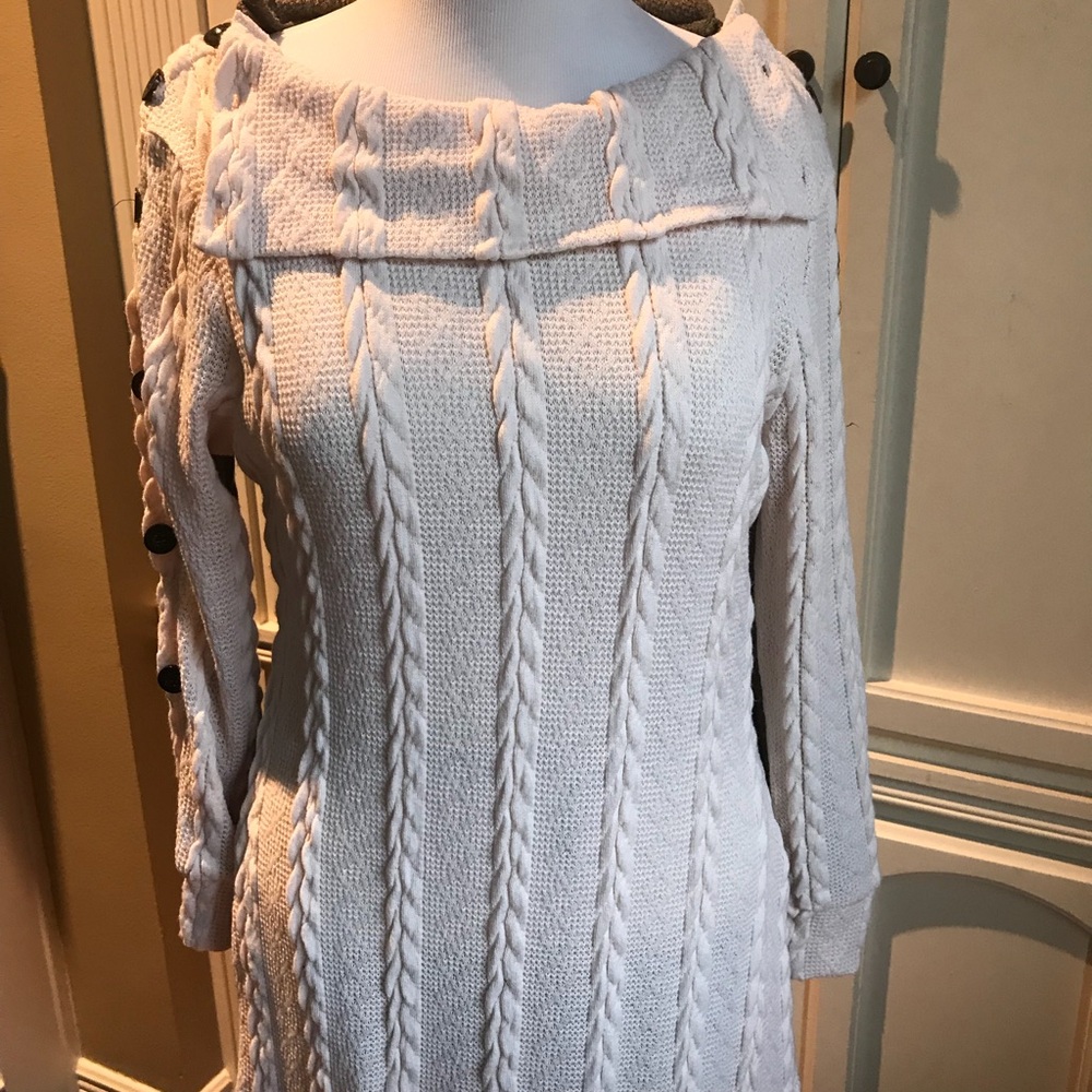 Sweater with 2 Colors - Picture 2 of 8